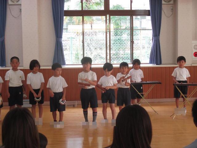 合奏を披露しています。