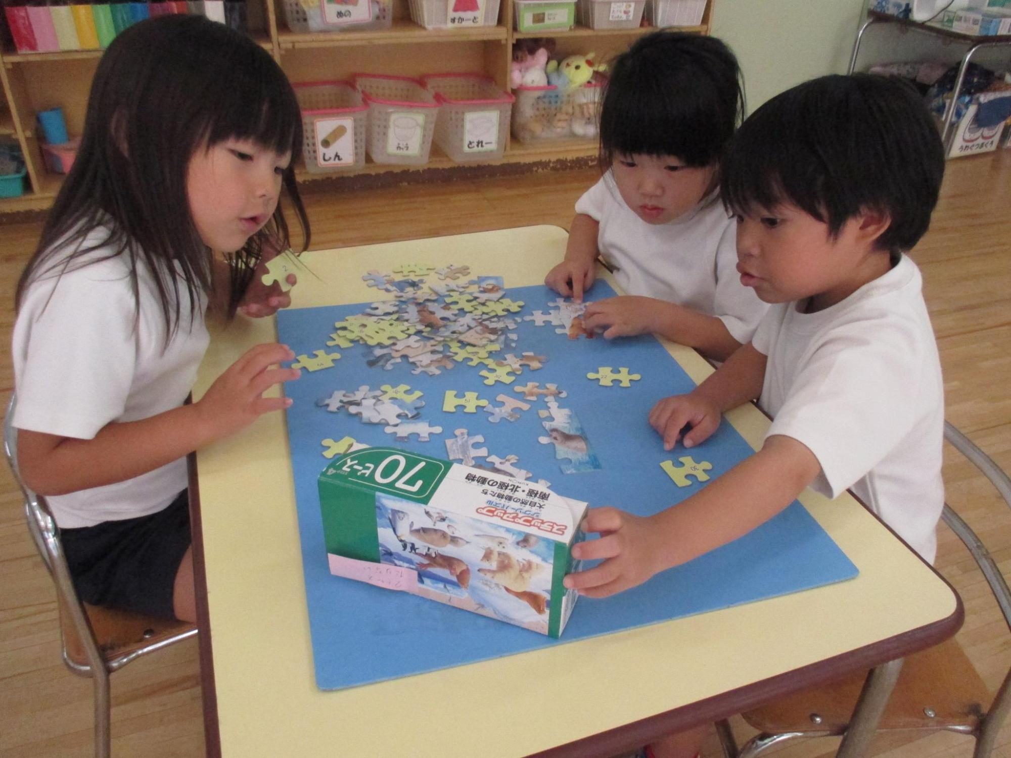 どこの絵からパズルを合わせていこうかな
