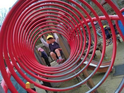 ゆうぐであそんでいます。