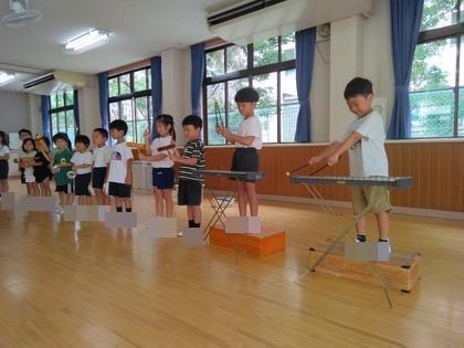 合奏を楽しんでいます。