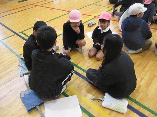 自己紹介をしています。