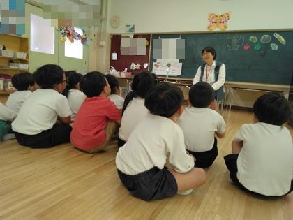 素話を聞いています。