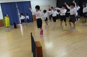 いばらと戦っています。