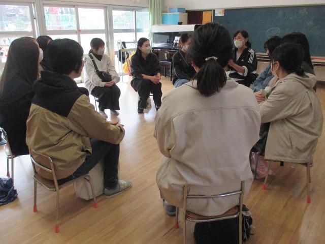 学級懇談会では、最近の子ども達の様子や友達同士の関りを担任から保護者に伝えています。