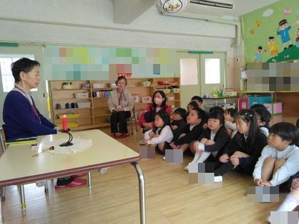 どろんこハリーの話を聞いています。