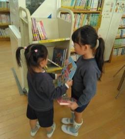 読み終わった本は、返却コーナーに戻します。