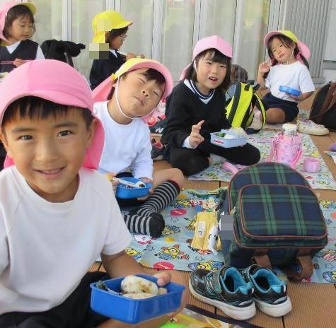 美味しいお弁当を食べています。