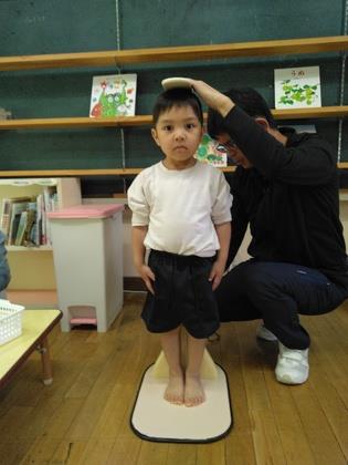 身体測定を受けています。