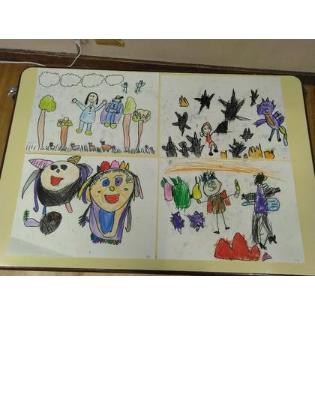 楽しかった劇遊びのワンシーンが思わず絵から飛び出してきそうです。