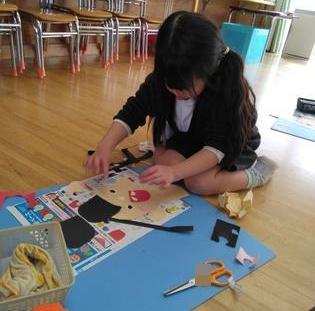 楽しみながら自分の顔を作っています。