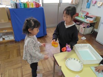 ままごとをする