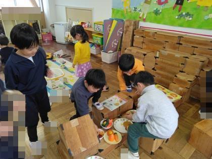 積木で遊ぶ