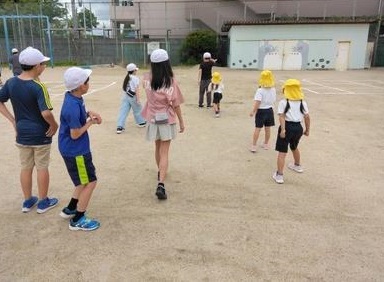 だるまさんがころんだをしている