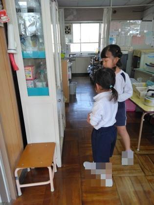 ケガをした時の説明をしている