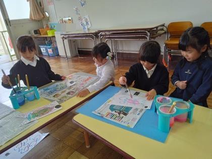 絵具ではじき絵をしているところ
