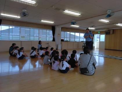 お巡りさんから話を聞いている