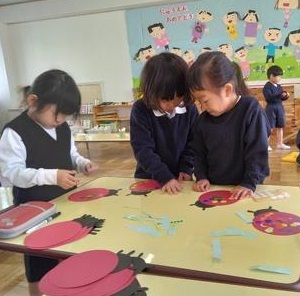 テントウムシの壁面を作っている