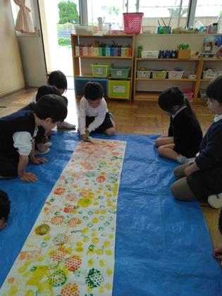 真鯉のしっぽを切っている