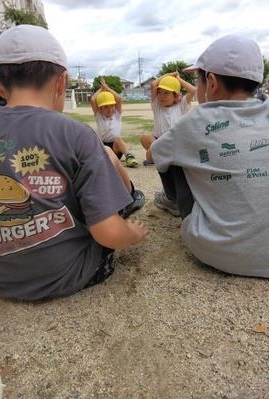 タケノコニョッキの遊びをしている