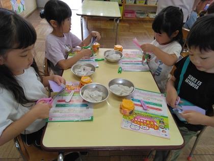 ちょうちんを作っているところ