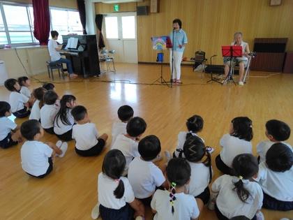 「にじ」の歌を聴いている