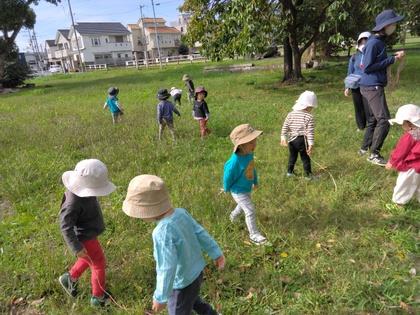 散策をする子ども達