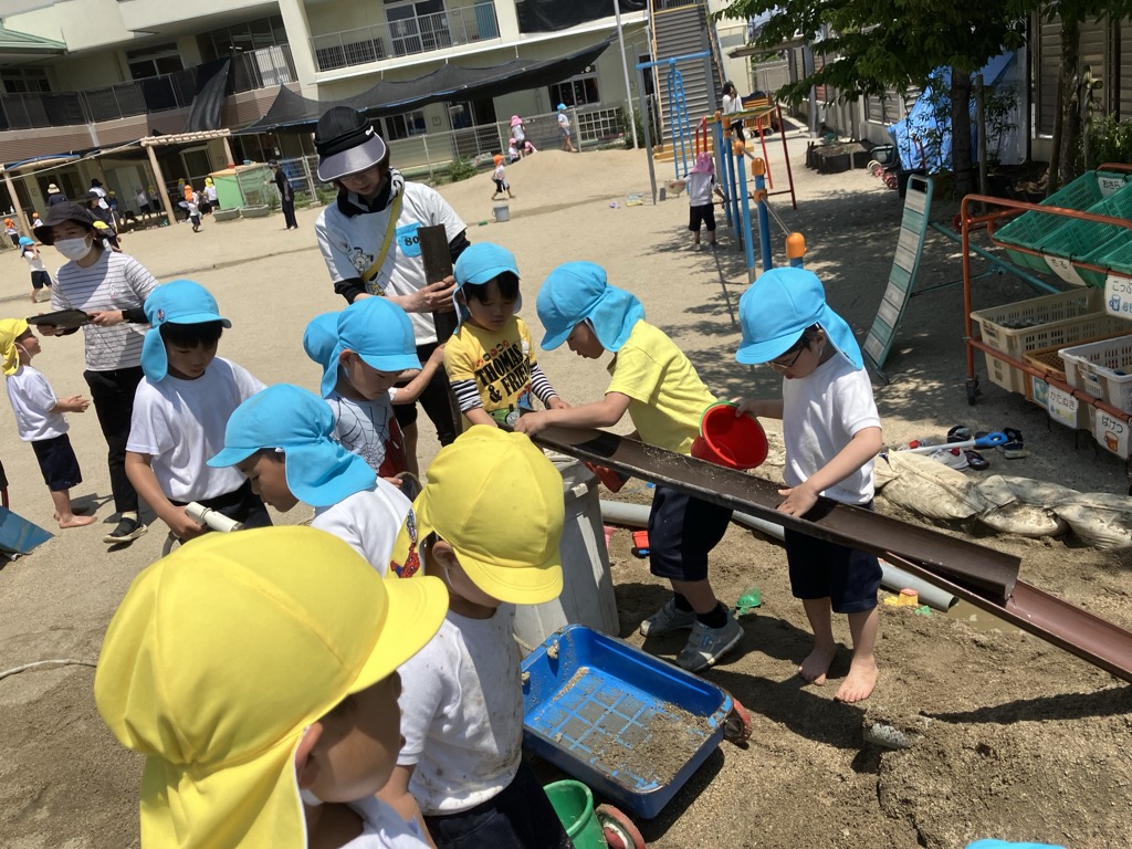 砂場での遊び