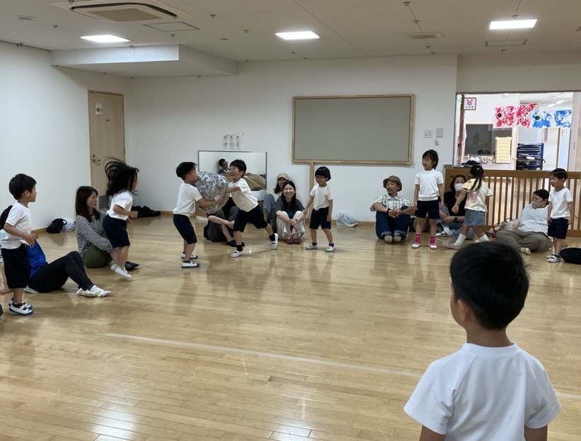 新聞紙あそび