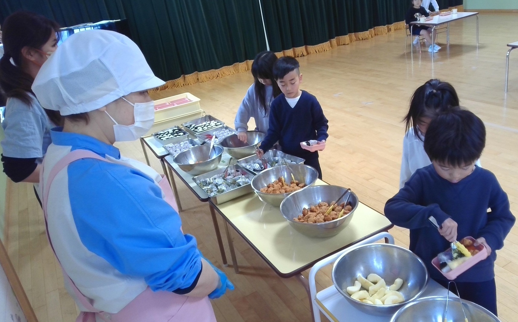 バイキング給食