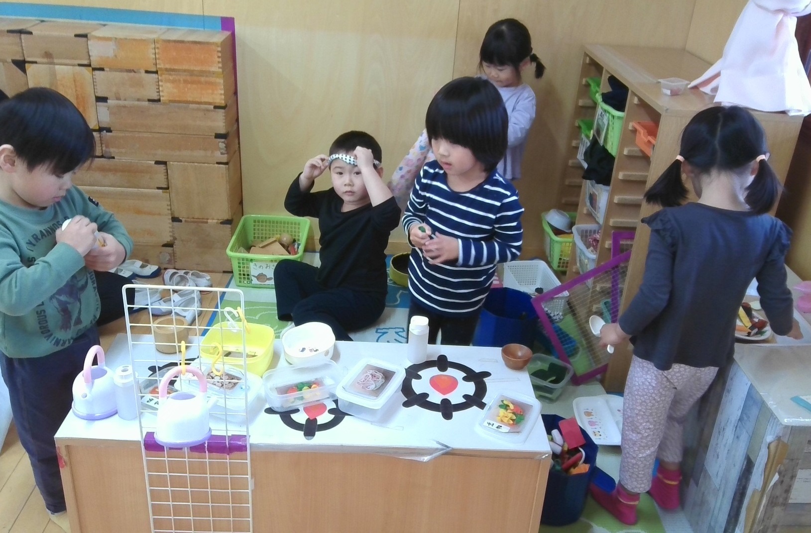 4歳児のお部屋でままごと