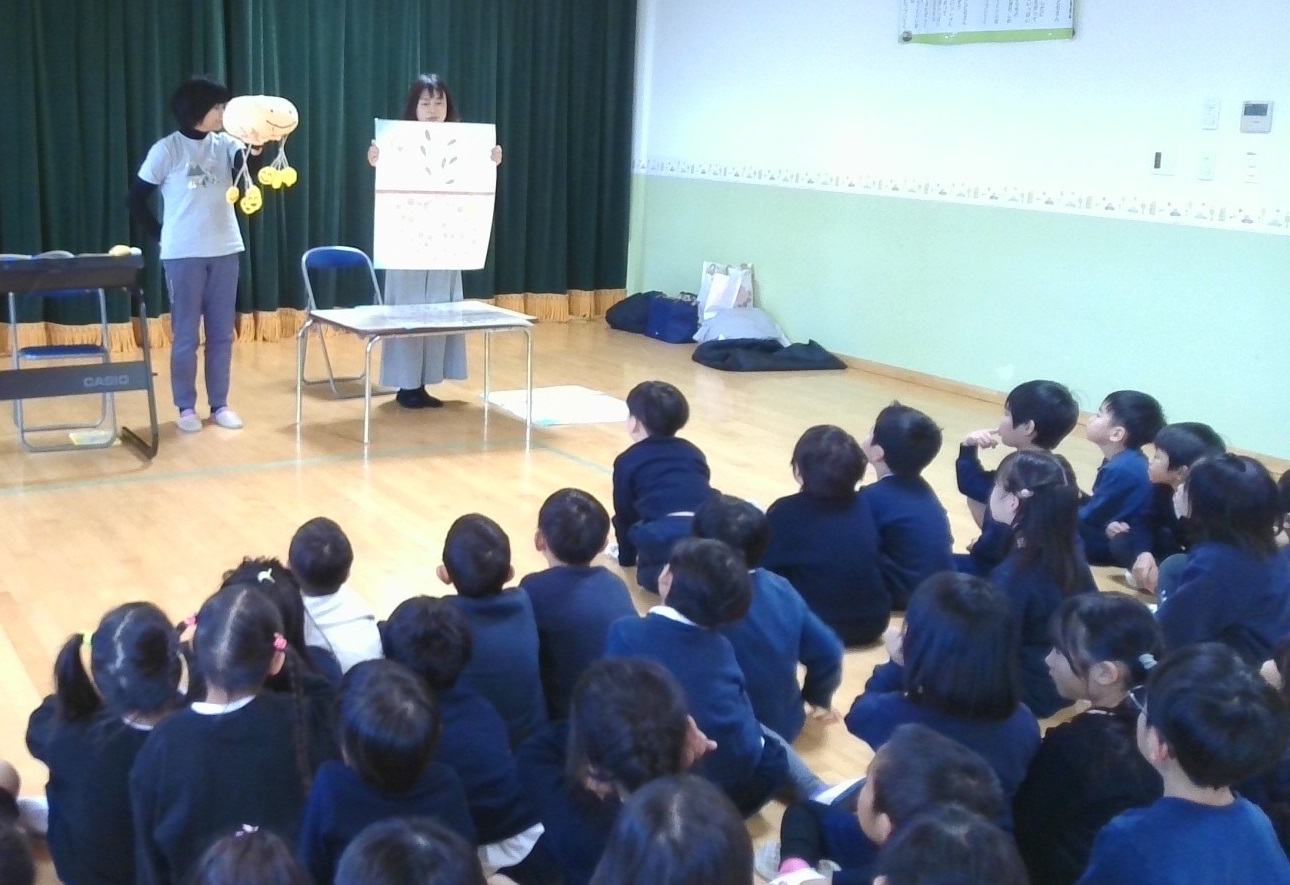 絵本読み聞かせ