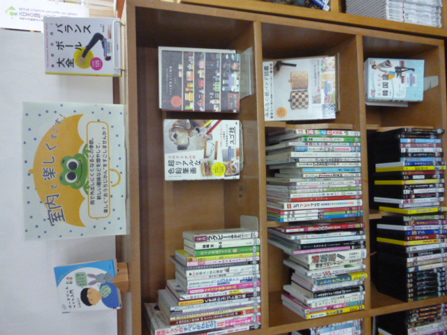 室内で楽しめる趣味の本の展示