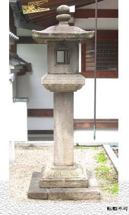 石燈籠:建徳三年銘(黒田神社所蔵)