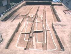 輪郭を現した西墓山古墳の埋葬施設